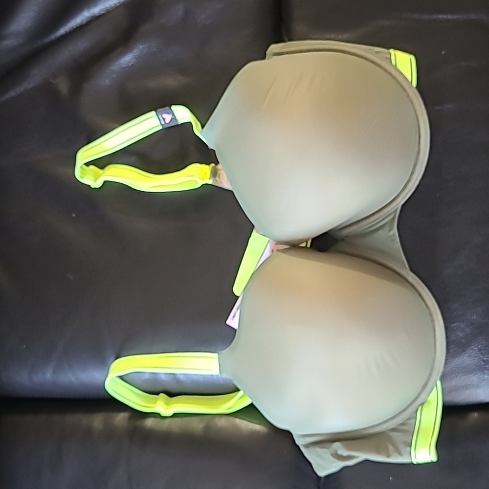 NWT Victoria Secret Extreme soft shelled bra / 36DD / olive green
